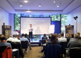 Immobilieninvestor Paul Misar beim Seminar in München